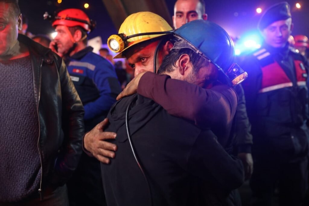 ÇınarcıkHaber Gazetesi  Maden Kazasında Hayatını Kayıp Edenleri Saygı ile Anıyor.