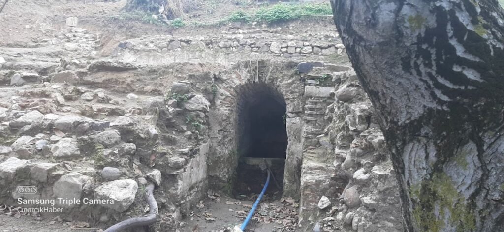 Çınarcık Koruköy Beldesin de, Yeraltı Çalışmaların da, İlginç Yapılar Görülmekte