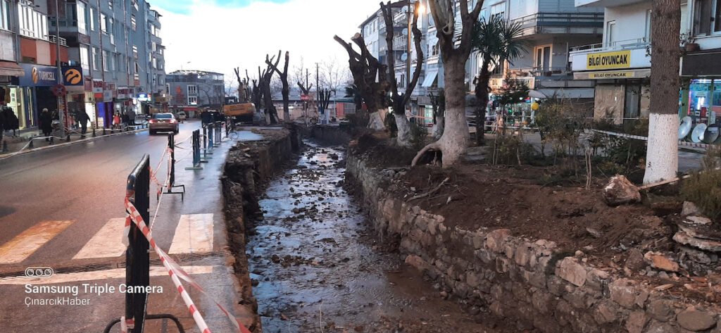 Bir Anda Gözünüzü Kapatın Çınarcık’ın İçinden Bir Dere Geçtiğini Düşünün