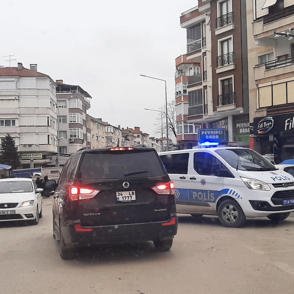 Defalarca Bu Pazarın Ana Yola Taşan Yerini Toparlayın Dedik, Yapmıyorsunuz! Bu Günkü Ufak Bir Kazaydı!
