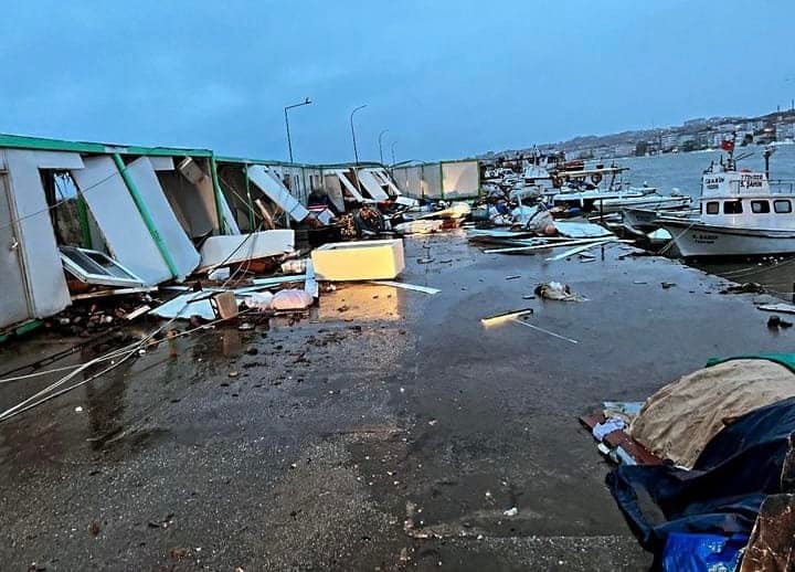 Barınak Böyle Olunca Gerisini Siz Düşünün!! ( Çınarcık Tabii Felaketlere Hazırlıklı mı ? )